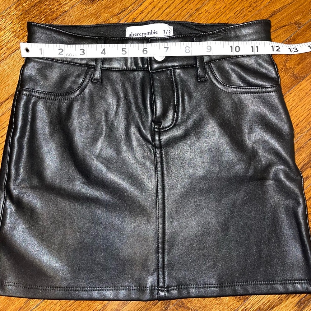 Abercrombie Kids Black Faux Leather Mini Skirt - Picture 2 of 5